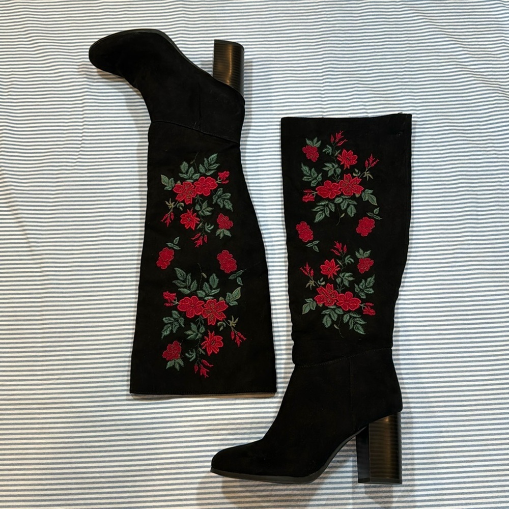 Black & Red SUEDE Knee High Heeled Boots • size 9 • Rose Floral Embroidered